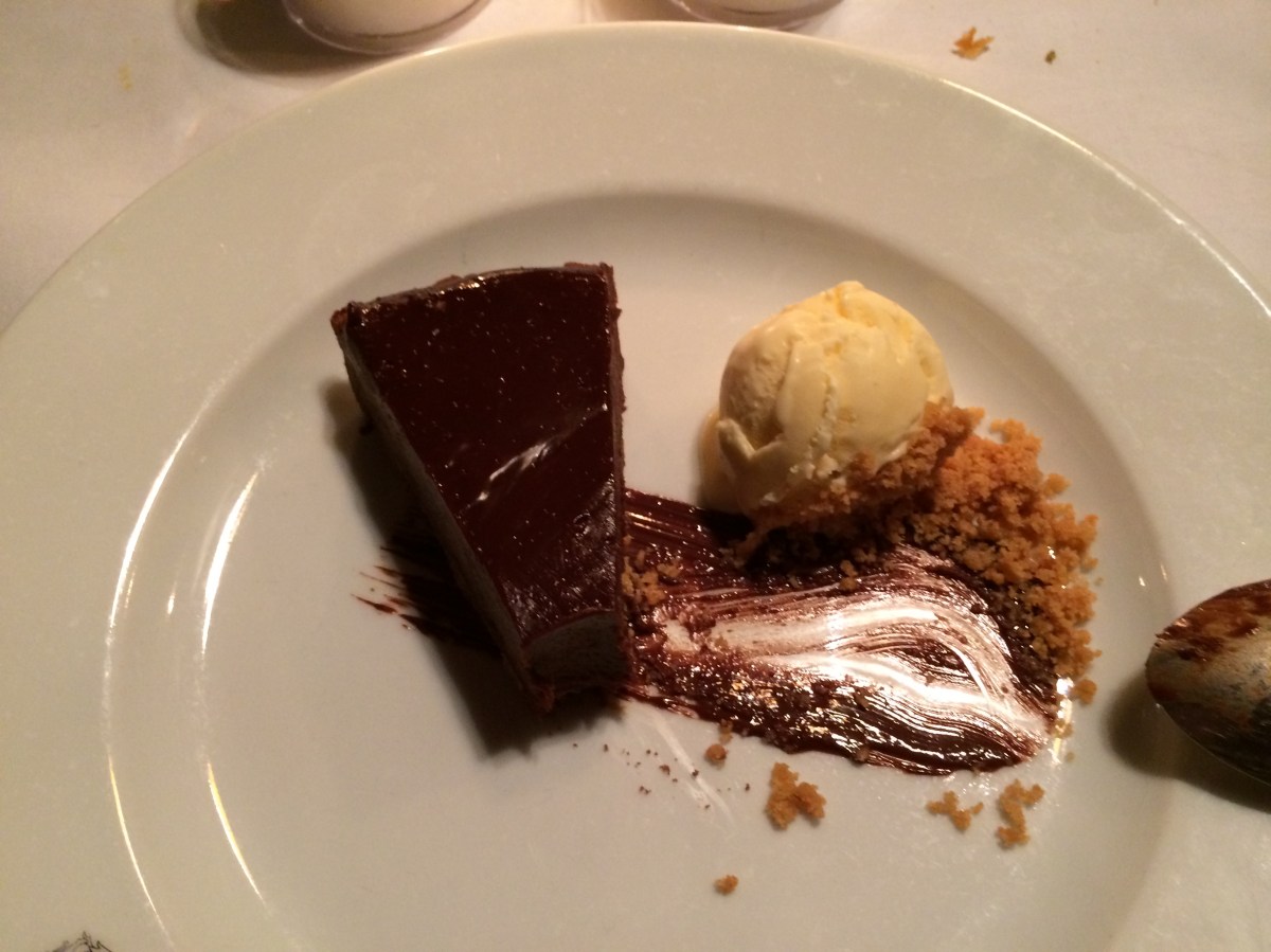 The chocolate tart.  Yes, there is a bite taken out of it; the disappointment of the main course led to some rather ravenous 'tucking in'.